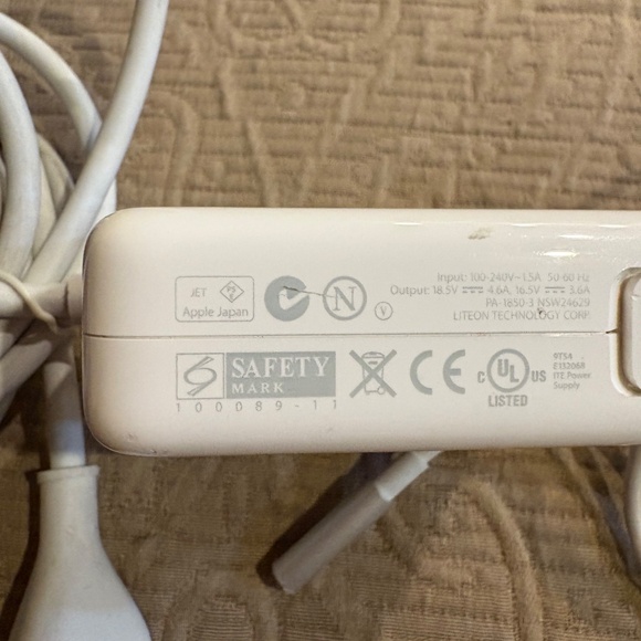 Apple 85W Power Adapter Charger A1343 - Picture 4 of 5